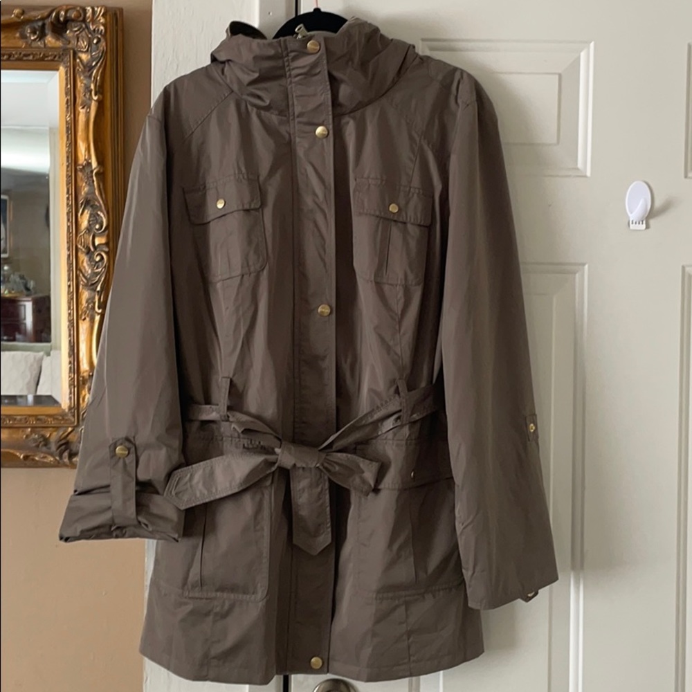 Adjustable sleeve and hood Ellen Tracy Trench Coat